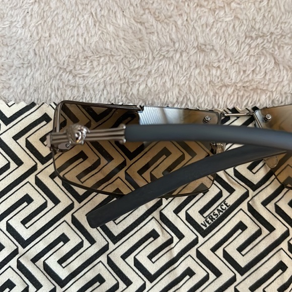 VERSACE // vintage y2k gradient lens sunglasses - Picture 2 of 4